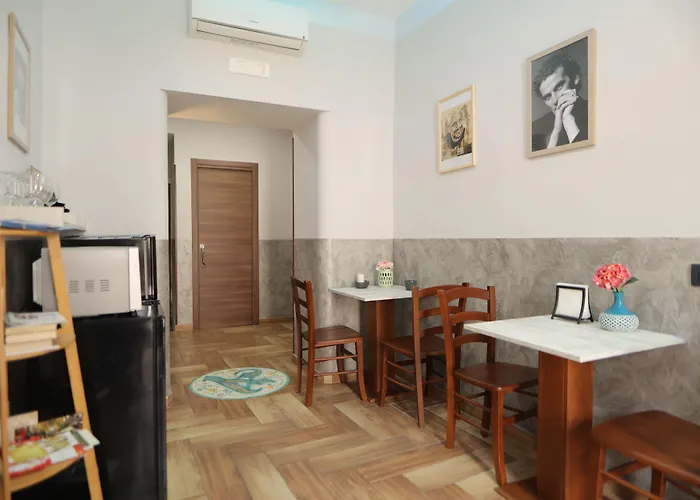 Bed and Breakfast Authentic Neapolis In The Hearth Of The Center